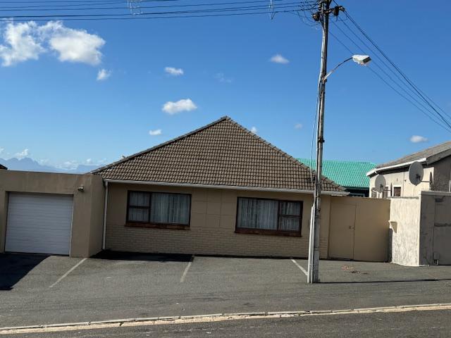 4 Bedroom Property for Sale in Woodstock Upper Western Cape